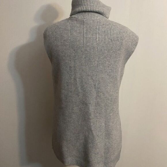 Ann Taylor Gray rib Knit turtleneck sweater vest, size M - Picture 3 of 4